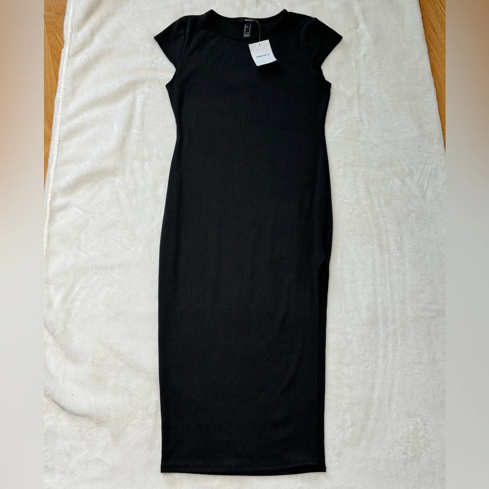 Forever 21 Size Medium Black Cap Sleeve Fitted Dress with High Side Slit  NEW! - Picture 8 of 10